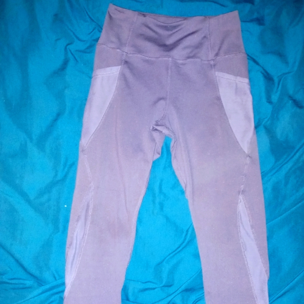 Small athletic yoga leggings